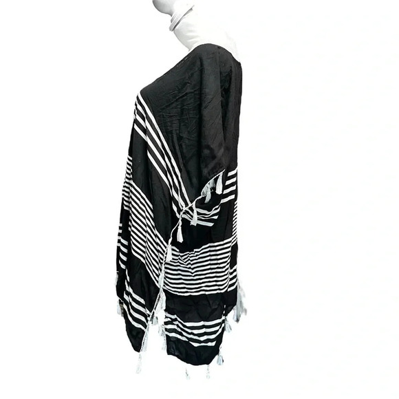 C&T beach women's size L black and white striped cover up with tassels - Picture 3 of 4